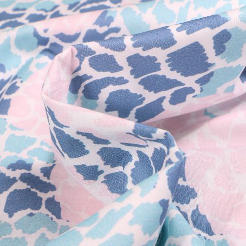 Tissu Coton imprimé Frou-Frou Mimetisme sur fond Bleu ciel