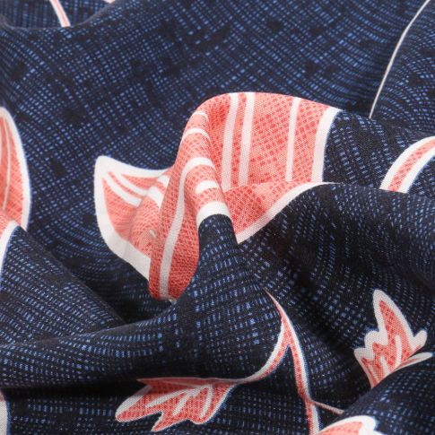 Tissu Viscose Hawa rose sur fond Bleu marine