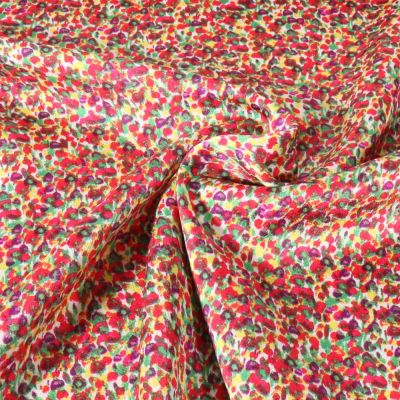 Tissu Crêpe satiné Léontine sur fond Rouge - Par 10 cm