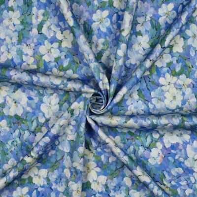 Tissu Viscose stretch Digital Rosella fleurs Blanches sur fond Bleu lavande - Par 10 cm