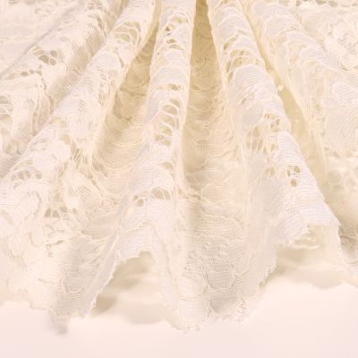 Tissu Dentelle Lessana sur fond Ecru - Par 10 cm