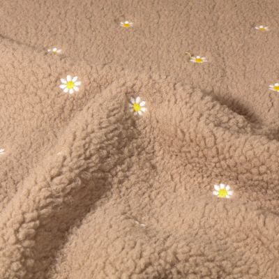 Tissu Sherpa paquerettes brodées Héloise sur fond Marron clair - Par 10 cm