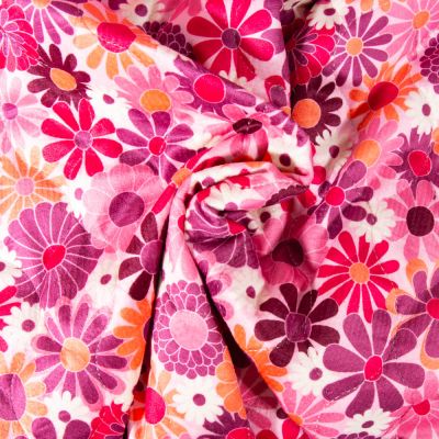 Tissu Velours Matelassé digital Fleurs roses sur fond Rose fuchsia - Par 10 cm