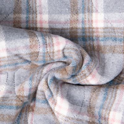 Tissu Matelassé Ciarra tout doux  envers doudoune carreaux Roses et Bleus sur fond Gris - Par 10 cm