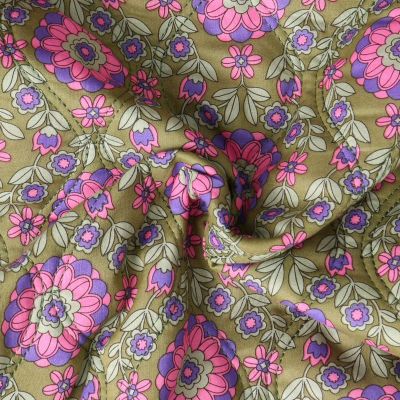 Tissu Matelassé réversible Lila fleurs Roses sur fond Vert olive - Par 10 cm