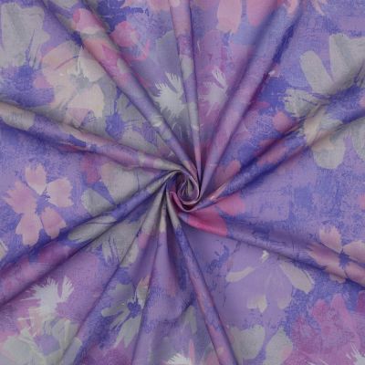 Tissu Voile de Coton digital tapis de fleurs sur fond Bleu lavande - Par 10 cm