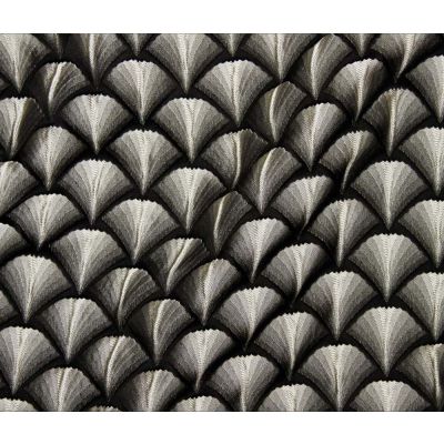 Tissu Jacquard d&#039;habillement Éventails gaufrés blanc sur fond Noir - Par 10 cm