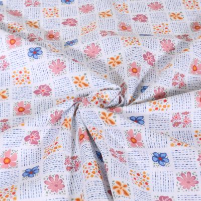 Tissu Popeline de Coton imprimé Patchwork fleuri sur fond Blanc - Par 10 cm