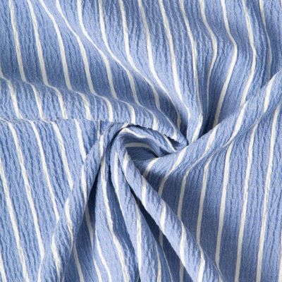 Tissu Polyviscose Seersucker aspect Lin lavé Suzy rayures Blanc sur fond Bleu ciel - Par 10 cm