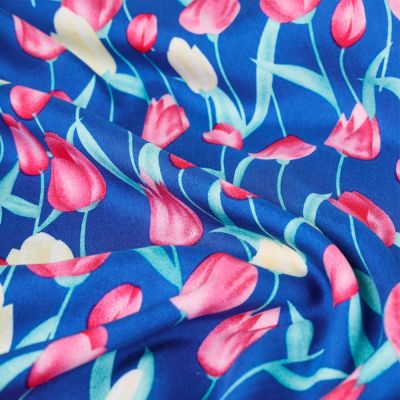 Tissu Viscose imprimé Tulipes sur fond Bleu roi - Par 10 cm