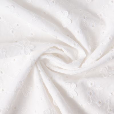 Tissu Coton Broderie anglaise Clara Petits Papillons sur fond Beige sable - Par 10 cm