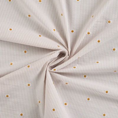 Tissu Coton Seersucker Lola rayures Blanc et fleurs brodées sur fond Beige sable - Par 10 cm