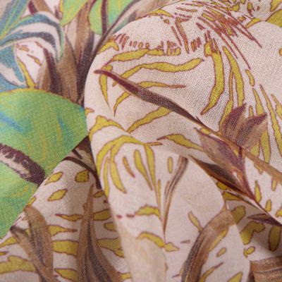 Tissu Crêpe soyeux Têtes de tigre et feuillages sur fond Ecru - Par 10 cm