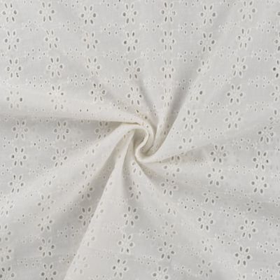 Tissu Popeline de Coton Broderie Anglaise Petites Fleurs sur fond Blanc cassé - Par 10 cm