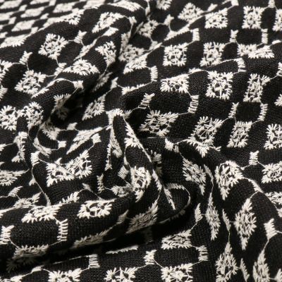 Tissu Lin Viscose ajouré Estelle sur fond Noir - Par 10 cm