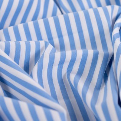 Tissu Coton légèrement extensible moyennes rayures Bleu ciel sur fond Bleu ciel - Par 10 cm