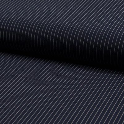 Tissu Gabardine légère et fluide  Rayures fines blanches sur fond Bleu marine - Par 10 cm