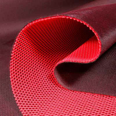 Tissu Résille matelassé mesh 3D Rouge - Par 10 cm
