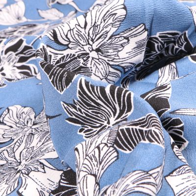 Tissu Crêpe Mix Flowers sur fond Bleu - Par 10 cm