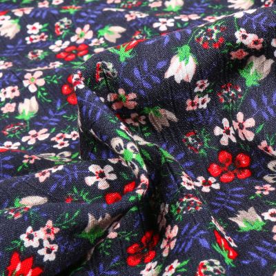 Tissu Crépon de viscose Sweet Flower Melinda violet sur fond Noir - Par 10 cm