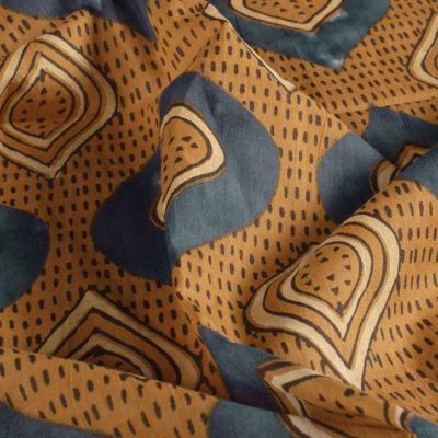 Tissu  Voile de Coton Batik Lina Java sur fond Ocre - Par 10 cm