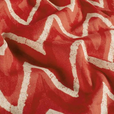 Tissu  Voile de Coton Batik Kaya chevrons sur fond Rouge - Par 10 cm