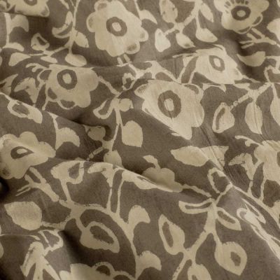 Tissu  Voile de Coton Batik Fleurs Kencana sur fond Taupe - Par 10 cm