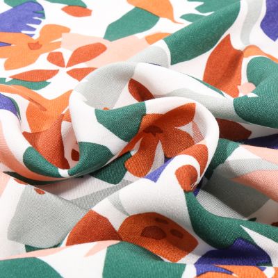Tissu Viscose Arty Hania sur fond Blanc cassé - Par 10 cm
