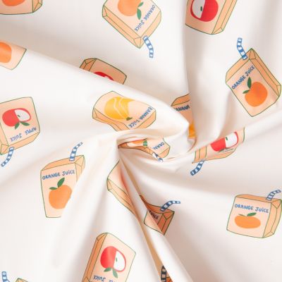 Tissu Imperméable imprimé Juicy sur fond Ecru - Par 10 cm
