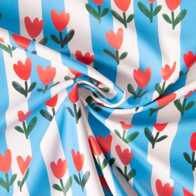 Tissu Imperméable déperlant  tulipes Rouge rayures Bleu sur fond Blanc - Par 10 cm