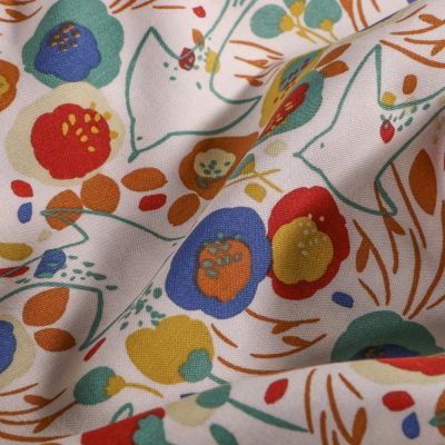 Tissu Viscose  Arty Fleurs colorées et hirondelles sur fond Blanc - Par 10 cm