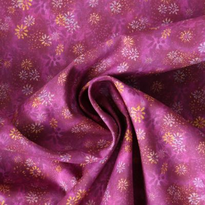 Tissu Coton imprimé  fleuris Lilianah sur fond Prune - Par 10 cm