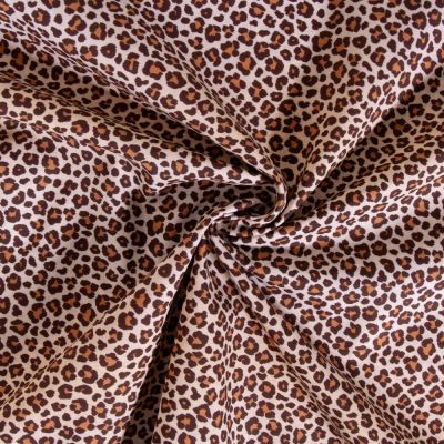 Tissu Popeline de Coton Léopard sur fond Ecru - Par 10 cm