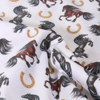 Tissu Coton imprimé Galop Sauvage animaux sur fond Blanc - Par 10 cm