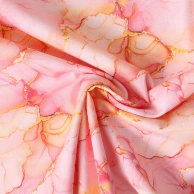 Tissu Coton imprimé  Rosalith marbrures dorées sur fond Rose bébé - Par 10 cm