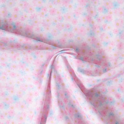 Tissu Popeline de Coton légère Fleurs roses pastel et bleues ciel pastel sur fond Blanc cassé - Par 10 cm