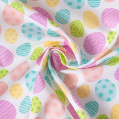 Tissu Coton imprimé Oeufs de Pâques colorés sur fond Blanc - Par 10 cm