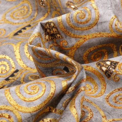 Tissu Gustav Klimt Arbres en volutes dorées sur fond Gris - Par 10 cm