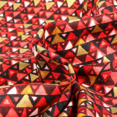 Tissu Gustav Klimt Triangles  rouge sur fond Noir - Par 10 cm