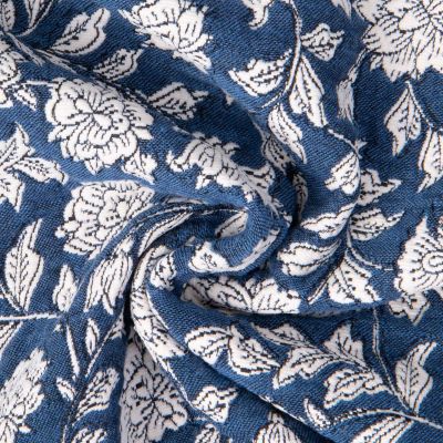 Tissu Jacquard Deepsi Ella fleurs rétro Blanc sur fond Bleu pétrole - Par 10 cm