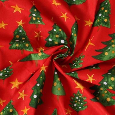Tissu Popeline de Coton  Solveig sapins Verts sur fond Rouge - Par 10 cm
