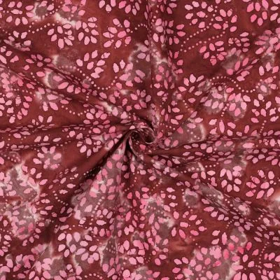 Tissu Batik de Coton petites fleurs Rose framboise sur fond Bordeaux - Par 10 cm