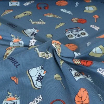Tissu Jersey Coton Poppy Streetwear urbain sur fond Bleu denim - Par 10 cm