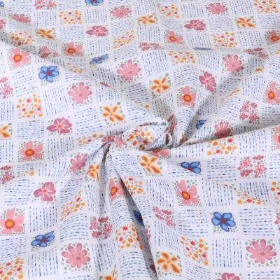 Tissu Popeline de Coton imprimé Patchwork fleuri sur fond Blanc - Par 10 cm