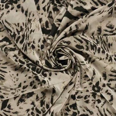 Tissu Satin Duchesse Isolde motif fauve sur fond Beige - Par 10 cm