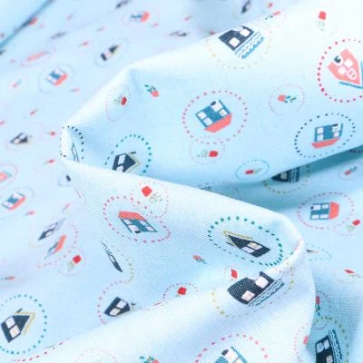 Tissu Coton imprimé QT Fabrics Maisonettes sur fond Bleu ciel - Par 10 cm